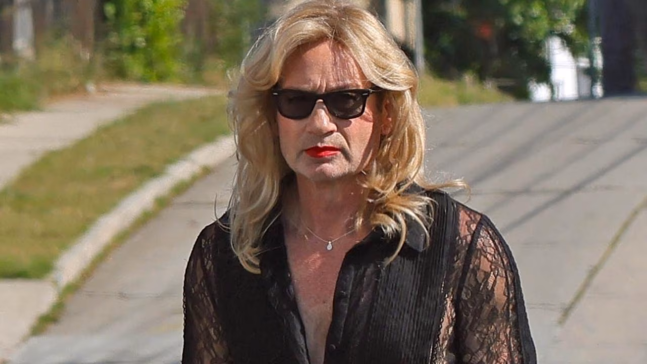 Iconic 90s TV star spotted looking unrecognisable in drag