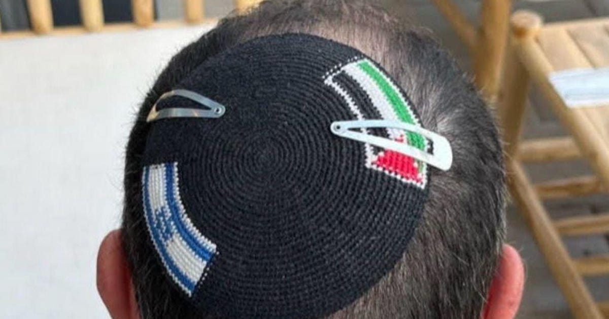 Police detain professor for wearing kippa with Israeli and Palestinian flags - Haaretz