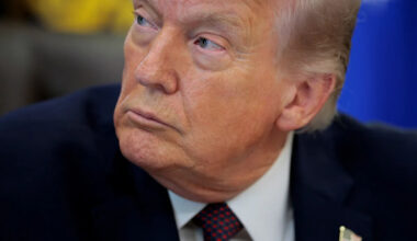 Stocks Rise, Oil Trims Gain on Iran Ceasefire Hope: Markets Wrap