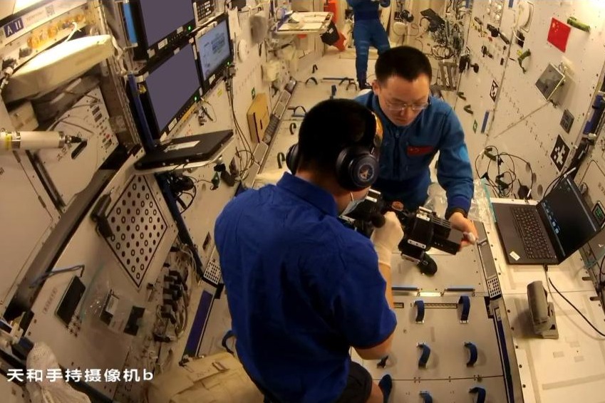 New vlog of Shenzhou XXI crew details advanced in-orbit medical experiments