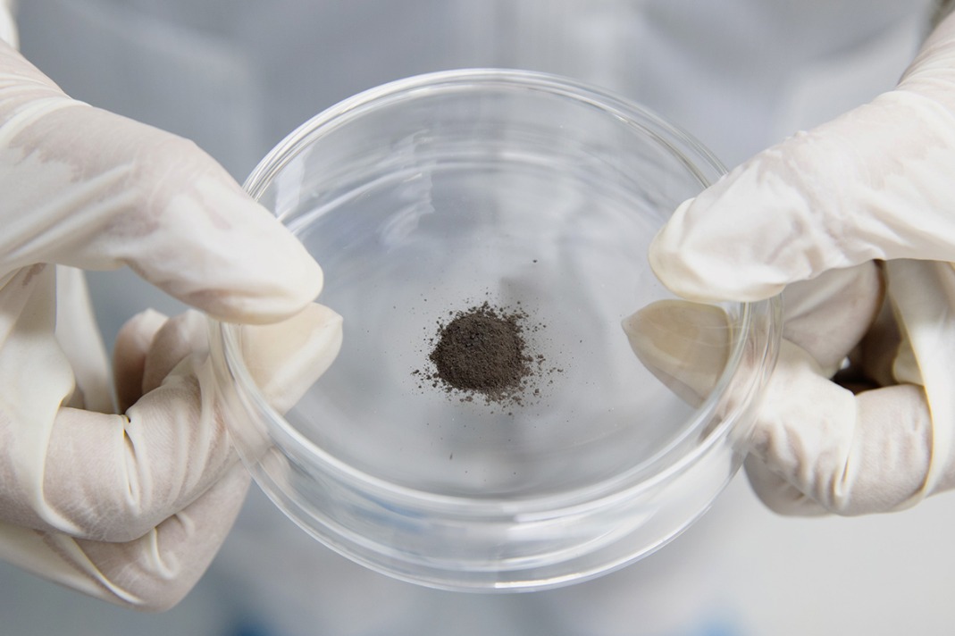 Lunar soil bears proof of organic matter