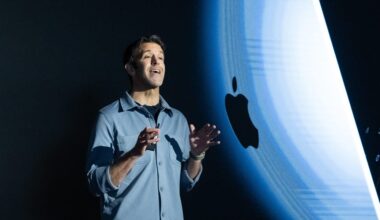 Apple Just Made a Huge Bet: Hardware Will Win the AI Era