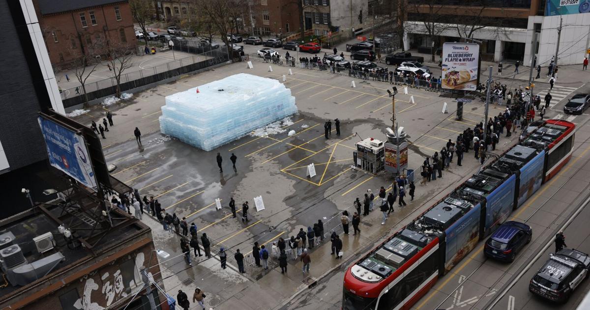 Toronto fire dismantles Drake’s ice sculpture - Toronto Star