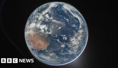 Artemis II crew take 'spectacular' image of Earth - BBC