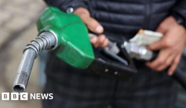 Oil jumps above $100 as US to blockade Iranian ports after peace talks fail - BBC