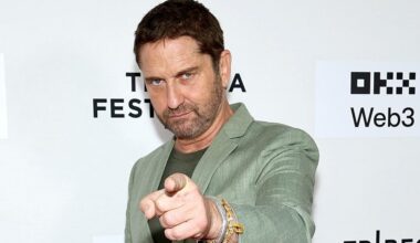 The National Desk dark theme brand icon