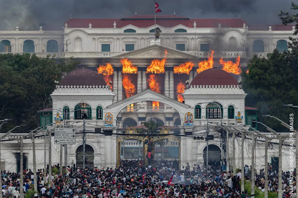 Fire and smoke engulf Singha Durbar after protesters stormed and set the government complex alight during violent demonstrations. Kathmandu, Nepal, 9 September 2025