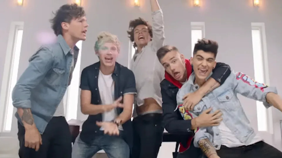  Louis, Niall, Harry, Liam and Zayn singing Best Song Ever in 2013 One Direction music video. 