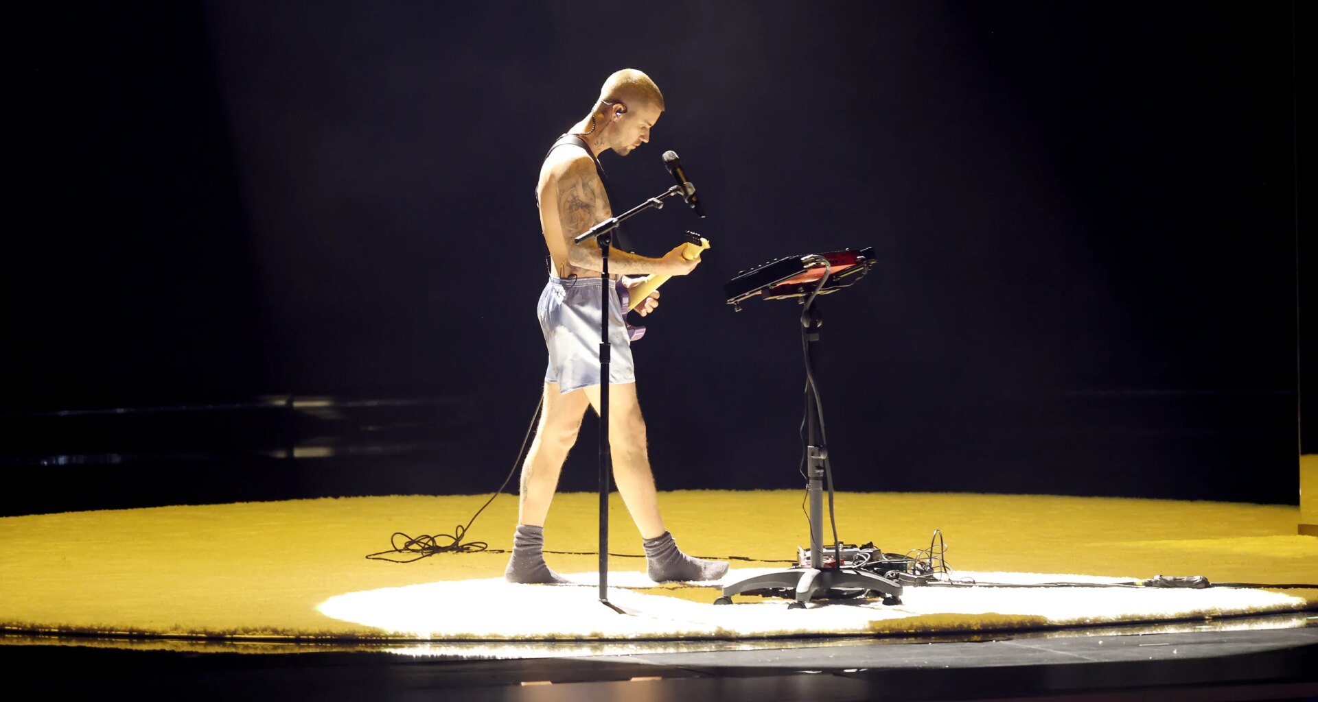 What time does he perform on April 18?