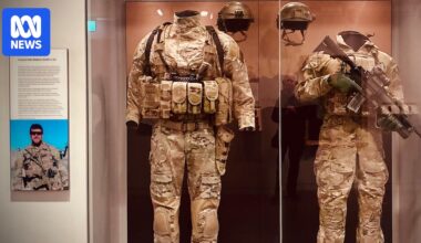 Australian War Memorial to review Ben Roberts-Smith display following war crimes charges