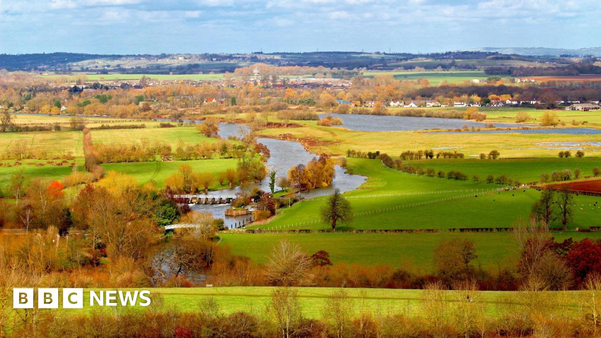 A view of stereotypical English countryside with a Lock on the River Thames at Little Wittenham.