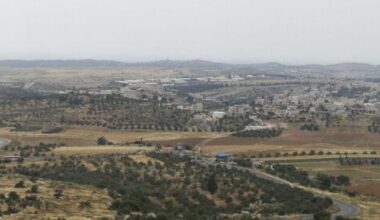 Knife-wielding terrorist killed in West Bank settlement, IDF says - ynetnews