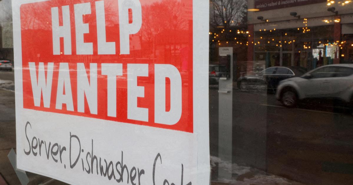 US hiring drops in sign of labor market chill