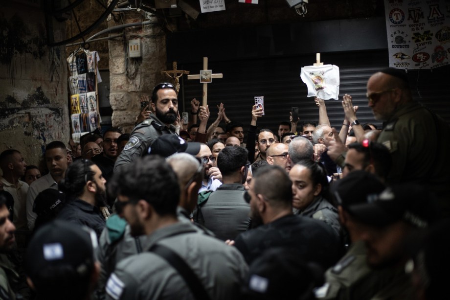 Israel imposes restrictions in East Jerusalem amid Holy Saturday observances – Middle East Monitor