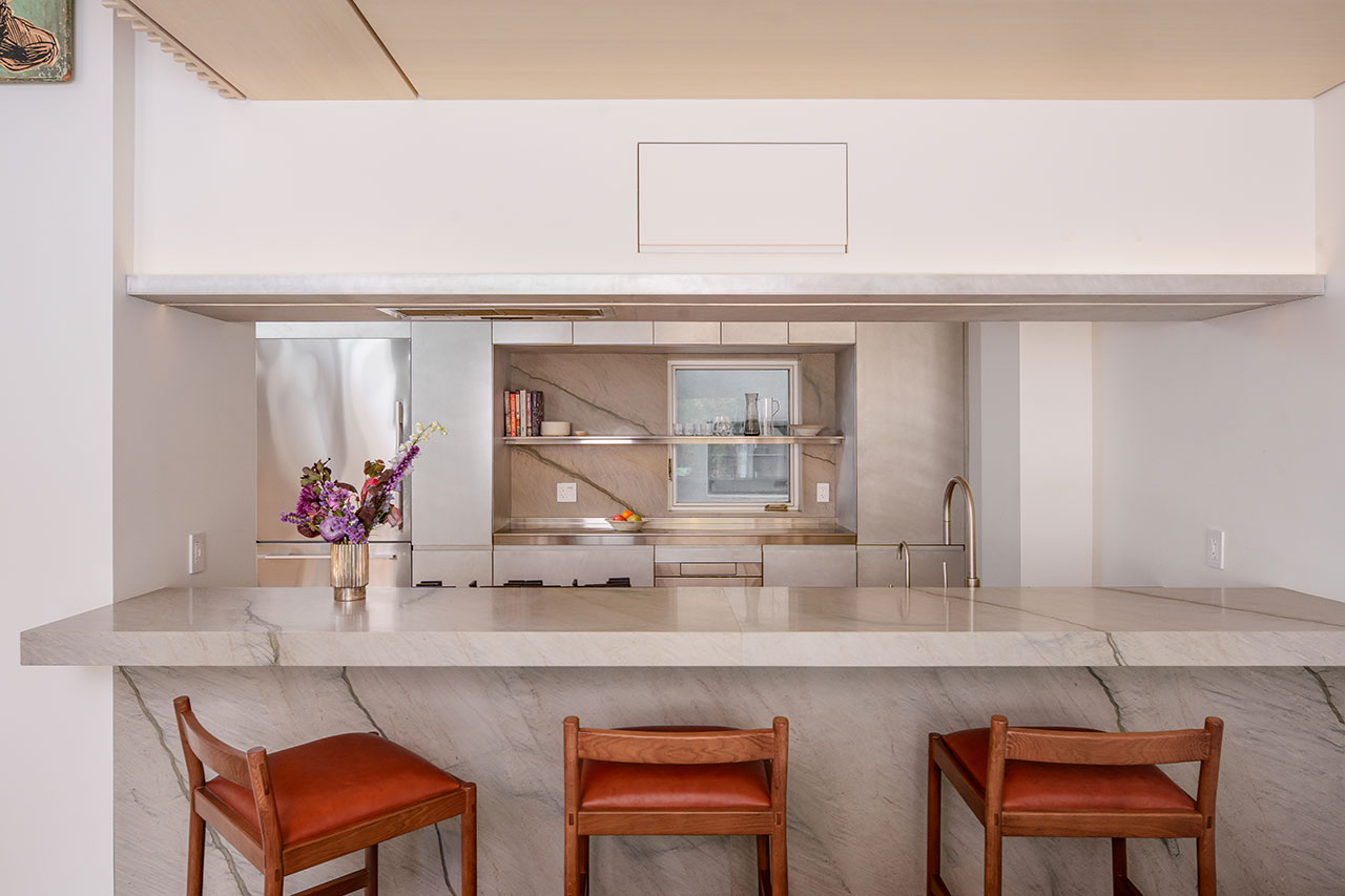 This Garden Apartment Treats Architecture as Aperture