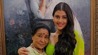Asha Bhosle with granddaughter Zanai Bhosle.