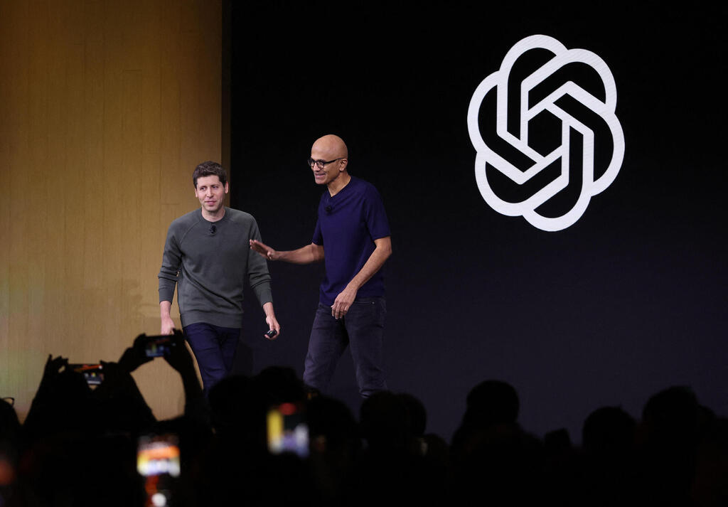 OpenAI developers conference. Right: Microsoft CEO Satya Nadella (Photo: JUSTIN SULLIVAN / GETTY IMAGES) כנס המפתחים של OpenAI
