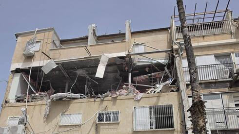 Iran, Hezbollah, Yemen fire hits Tel Aviv area; 1 injured