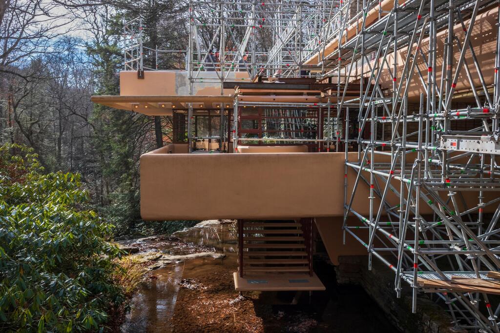 במהלך עבודות השיקום, הבית על האשד