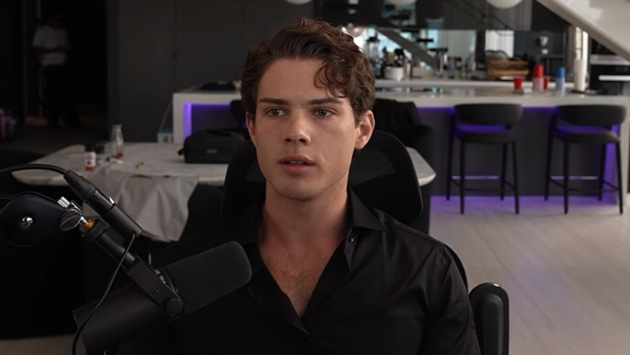 Clavicular livestreaming.