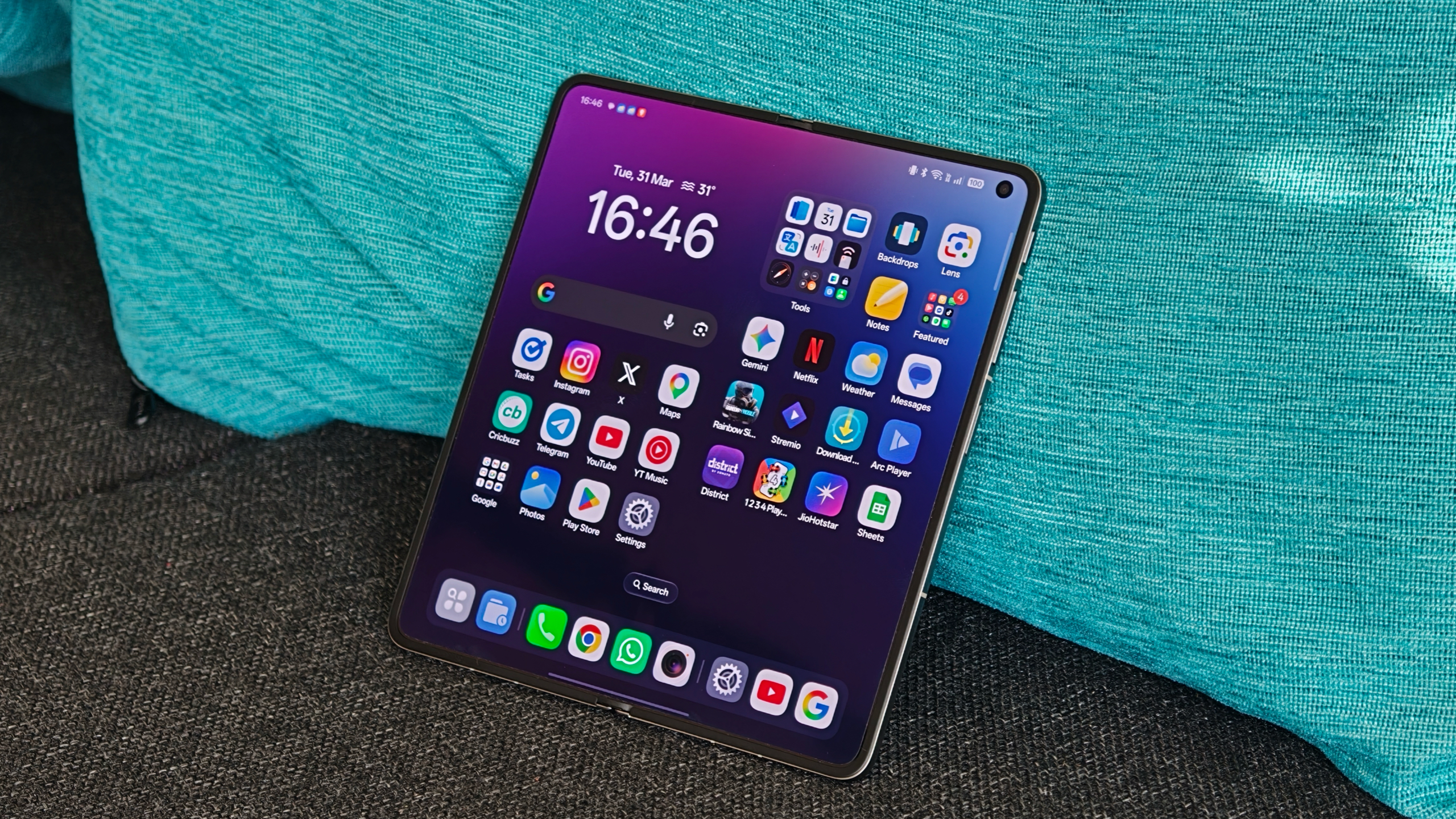 Hands-on images with the Oppo Find N6 showing the phone and the crease from different angles