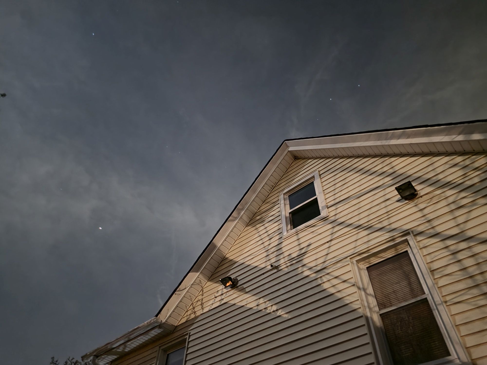 Samsung Galaxy S26 Ultra Night Mode low light sample.