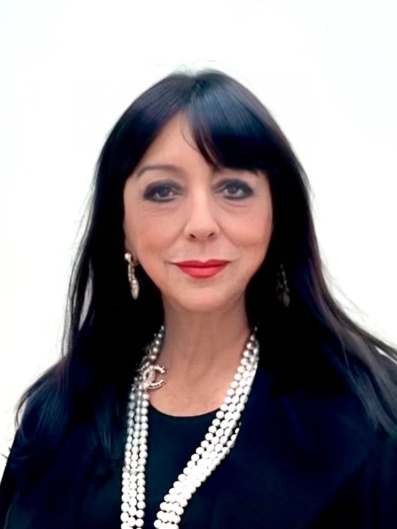 Art advisor Esthella Provas