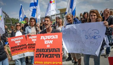 Kiryat Shmona residents protest Lebanon ceasefire outside US embassy in Jerusalem