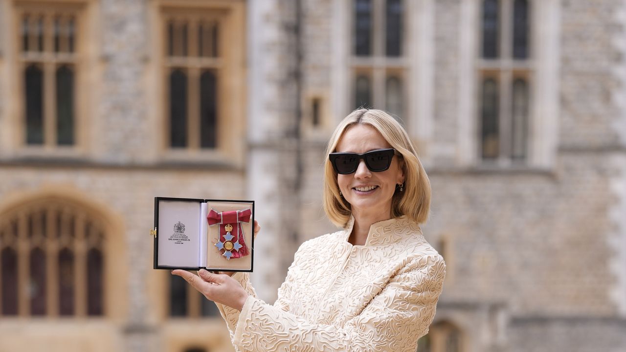 Carey Mulligan Just Introduced King Charles to Barrel-Leg Trousers