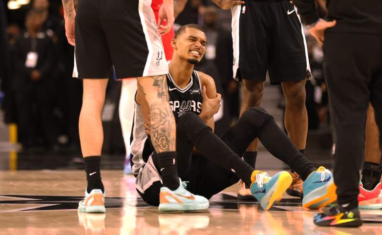 Victor Wembanyama reacts in pain after rib injury during Spurs game vs 76ers