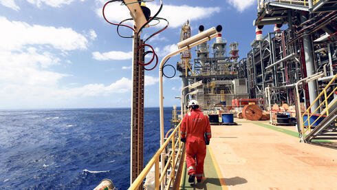 Israel’s gas rigs resume operations under the shadow of war