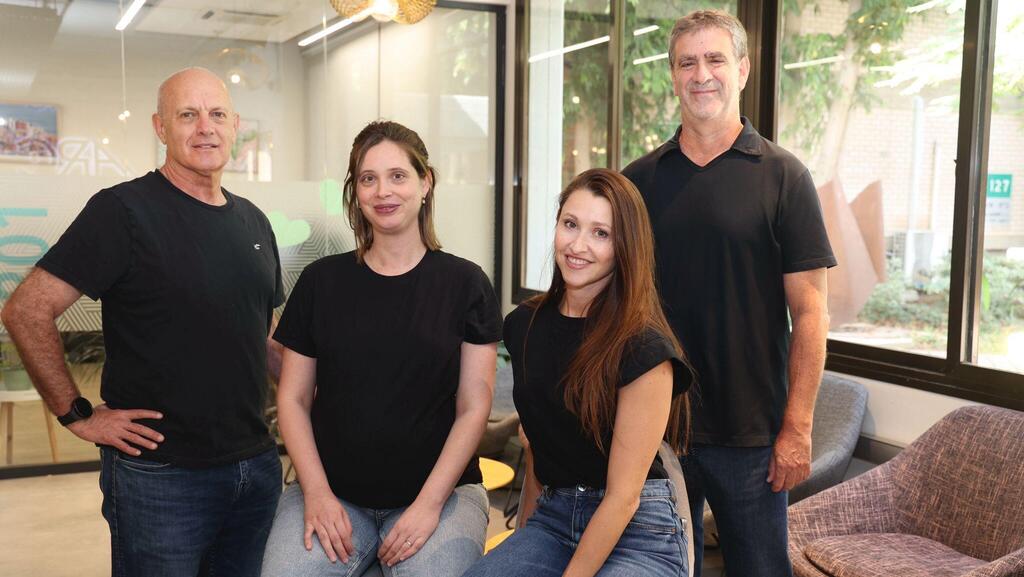 Prof. Mark Weiser, Dr. Daniel Cohen, Iris Stein and Dr. Asaf Caspi הסדר מימין; דר אסף כספי, איריס שטיין, ד״ר דניאל כהן, פרופ׳ מרק וייזר