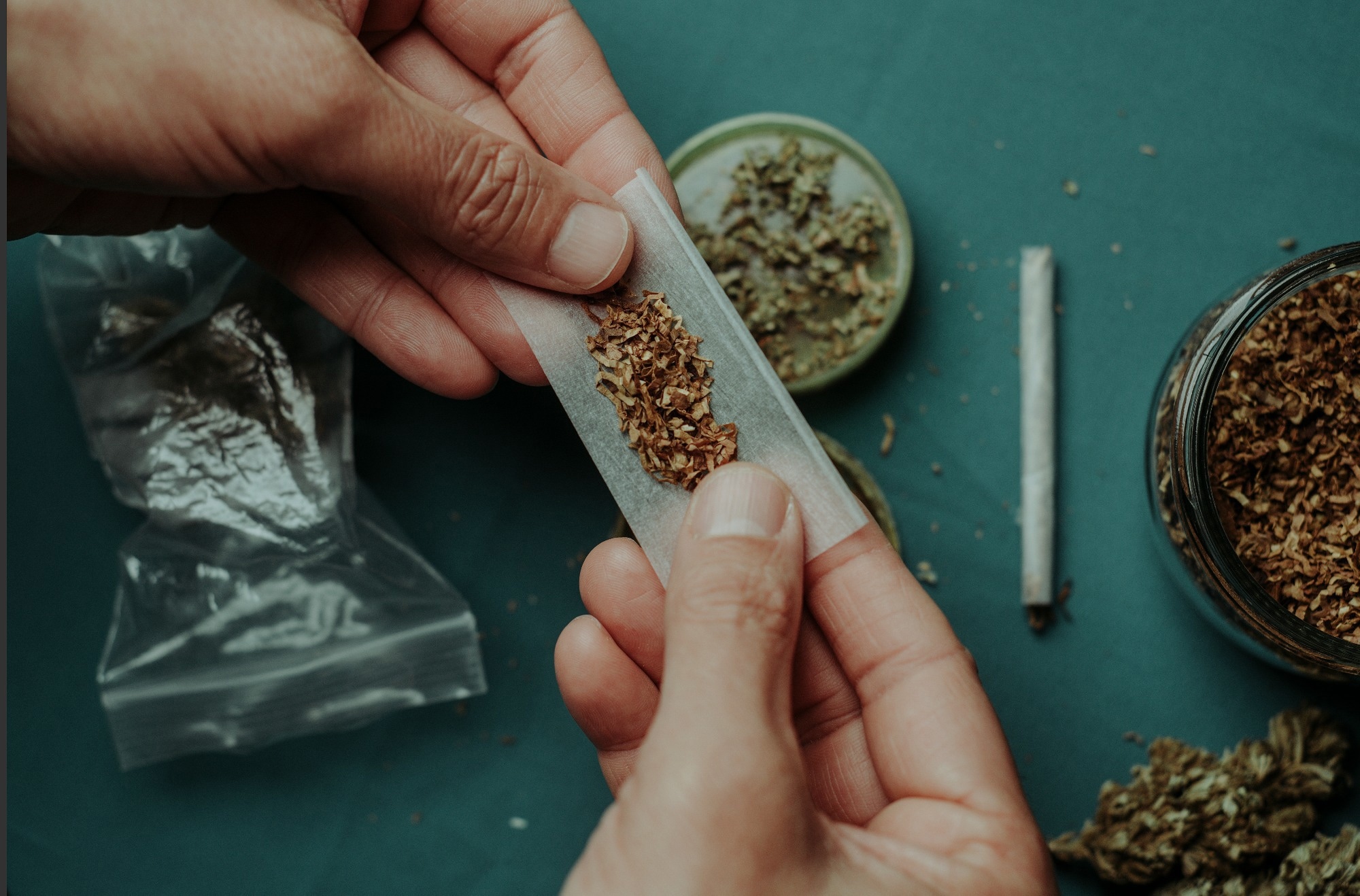 Smoking shrinks key brain regions while cannabis shows weaker effects