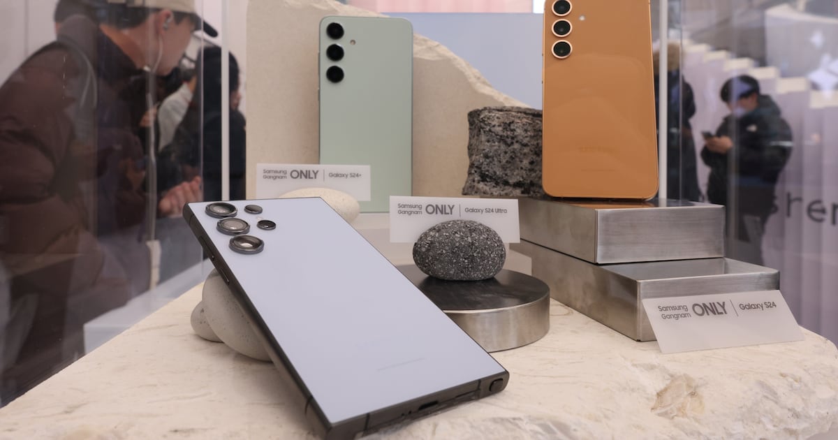 Samsung Expands AI Features to Previous Models Amid Backlash - 조선일보