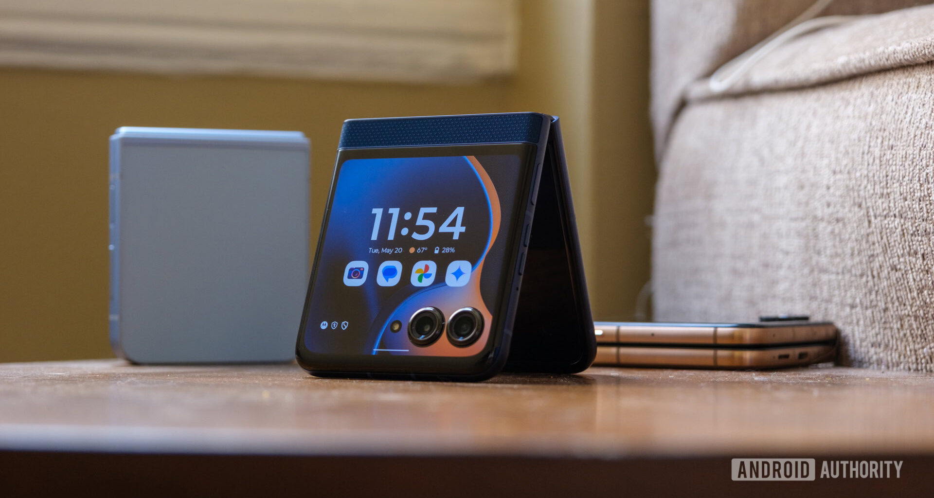 Motorola Razr 2025 tent mode