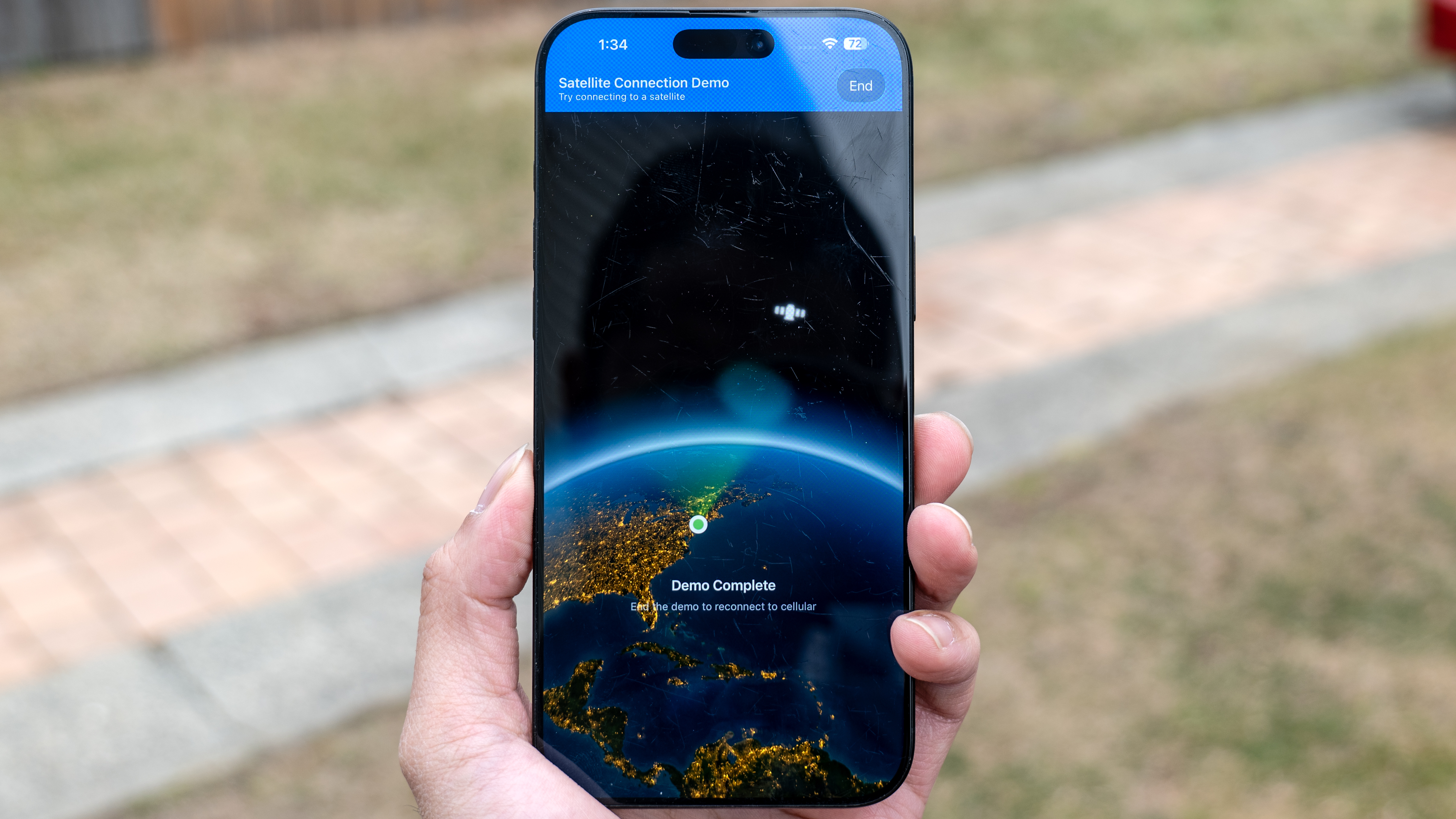 iOS 26 Satellite SOS mode running on iPhone.