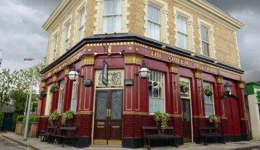 EastEnders airs terrifying car crash with two families left in danger