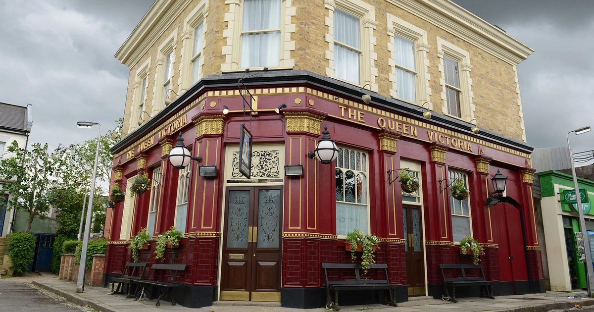 EastEnders airs terrifying car crash with two families left in danger