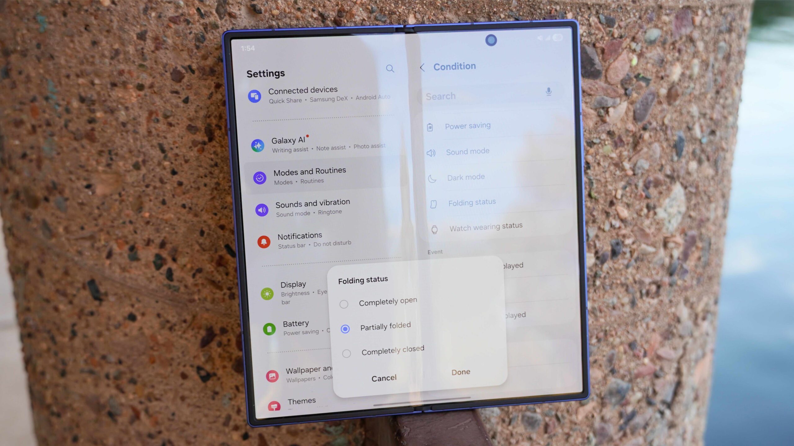 Modes based on folding status on a Galaxy Z Fold 7.
