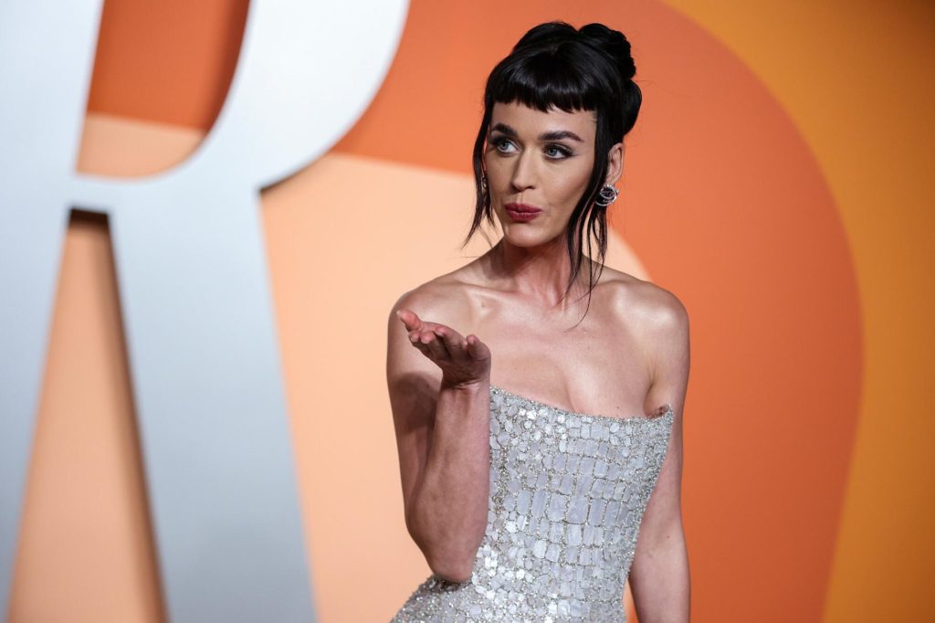 Katy Perry Poses With Justin Trudeau & Says Karma Is 'So Rewarding'