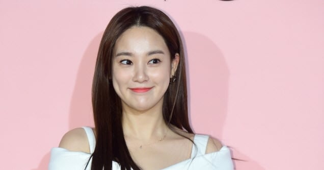 Lee Joo-yeon Reveals Dating History With G-Dragon, Idol Secrets - 조선일보