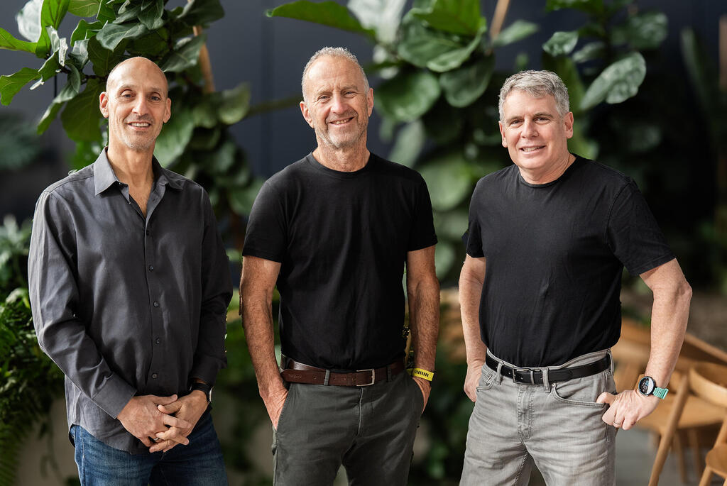 מימין גיל פרידלנדר חן לינצ'בסקי ו ג'ייסון וולף שותפים מנהלים בקרן Iron Nation