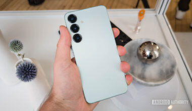 Samsung Galaxy S25 Plus in hand in Mint colorway