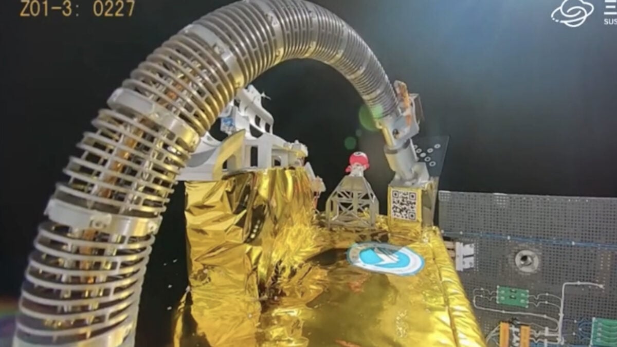 Chinese Startup Debuts Super-Bendy Robotic Arm for Orbital Repairs