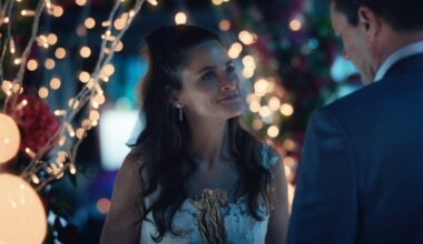 Amanda Peet Loves Playing Sex Scenes & Perimenopause Scenes At 54