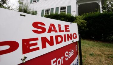 Canadian housing market sees prices dip in big cities while market booms in others