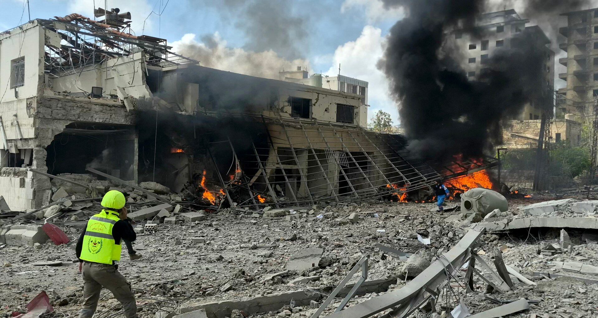 Israeli strike on government building kills Lebanese officers | US-Israel war on Iran