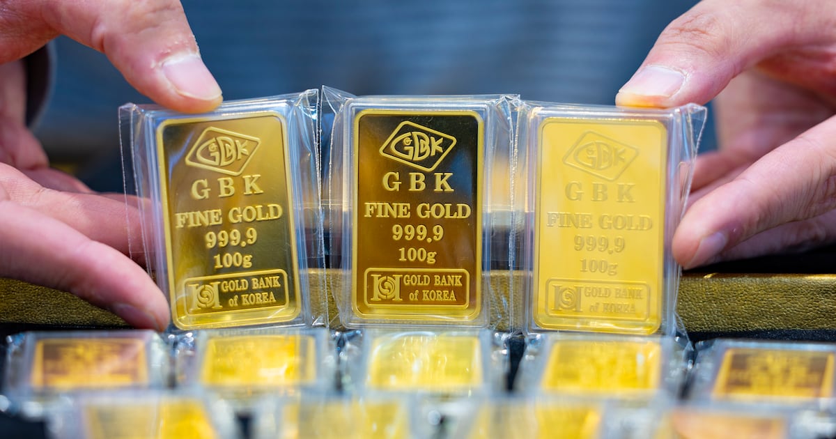 Gold Prices Plunge 15% as Safe-Haven Status Wavers Amid War - 조선일보