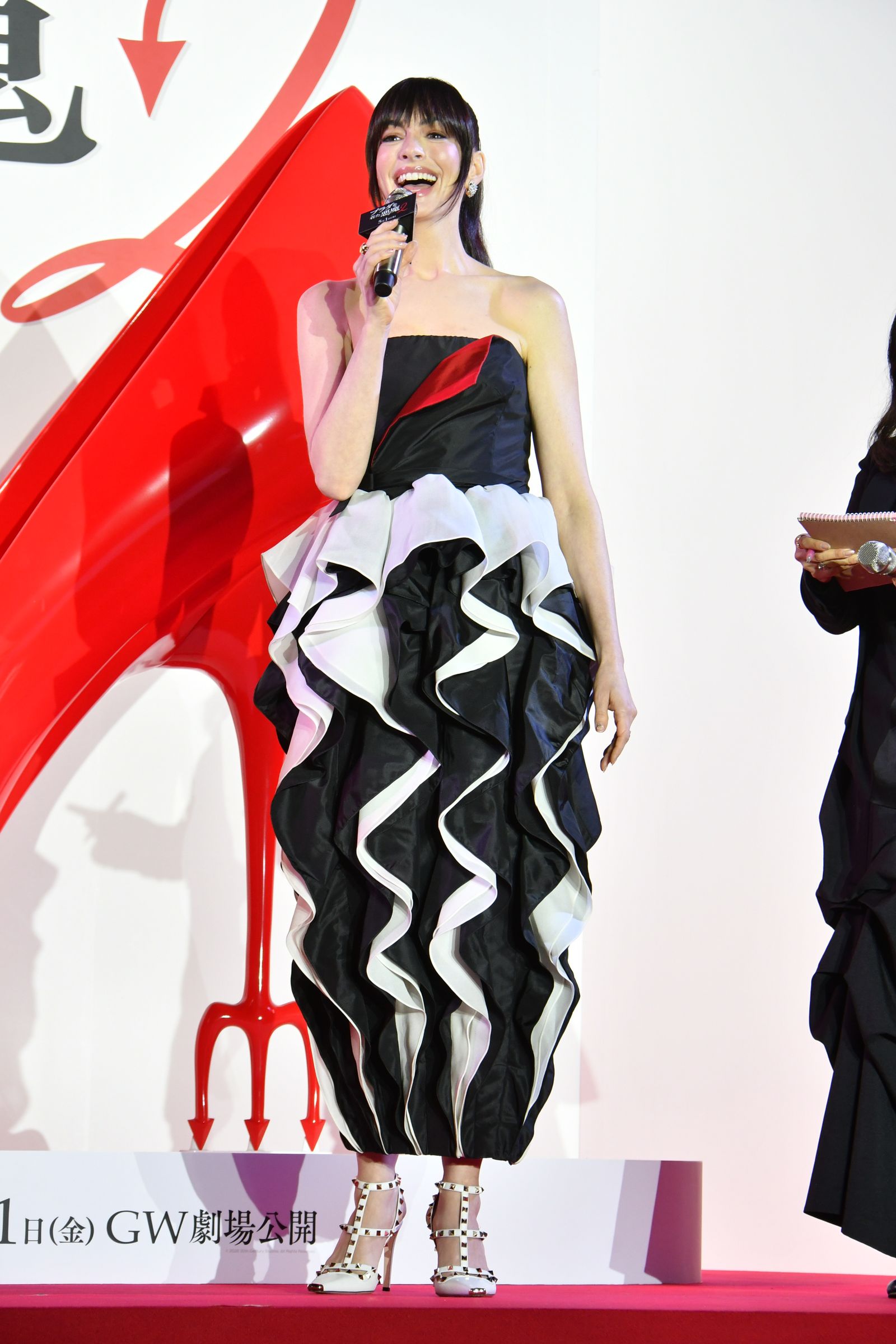 Image may contain Anne Hathaway Clothing Dress Evening Dress Formal Wear Fashion Gown Adult Person and Footwear