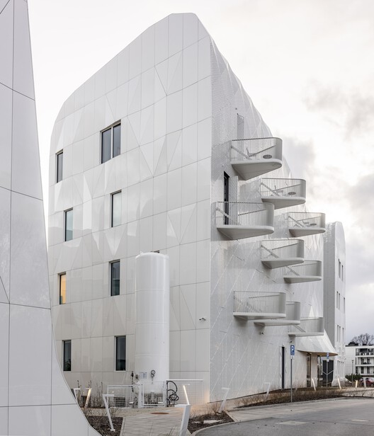 Wave 4 & 5 - ECR Health Care Complex / FAAB - Interior Photography, Bathroom, Concrete